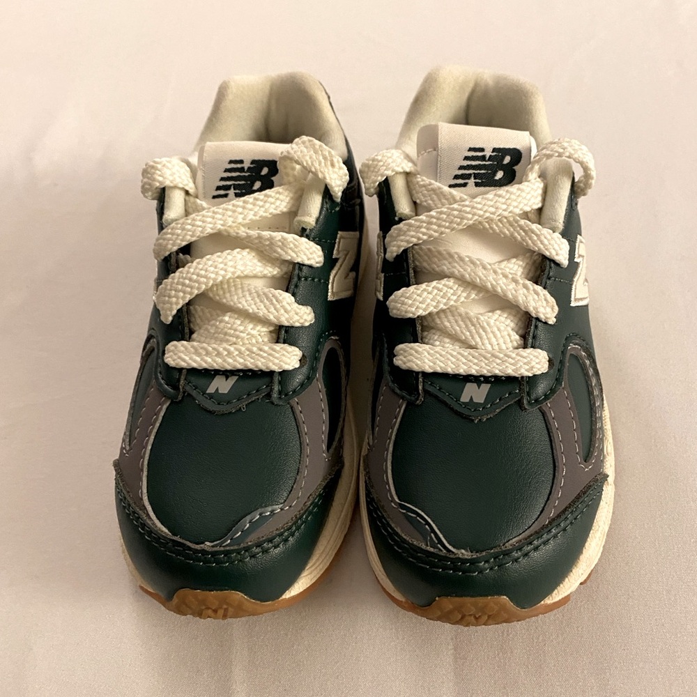 Toddler New Balance 2002, Size 8
